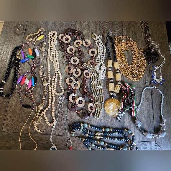 Womans Large jewelry lot 5lbs bracelets necklaces most preowned - Picture 4 of 16